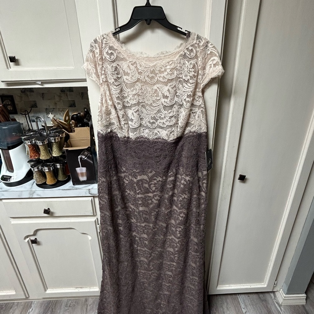 Adriana Pappell beautiful long lace gown. New with tags. It’s floor length on me - Picture 3 of 5